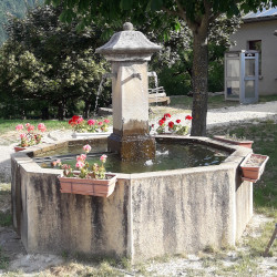 Place de la fontaine à Miscon